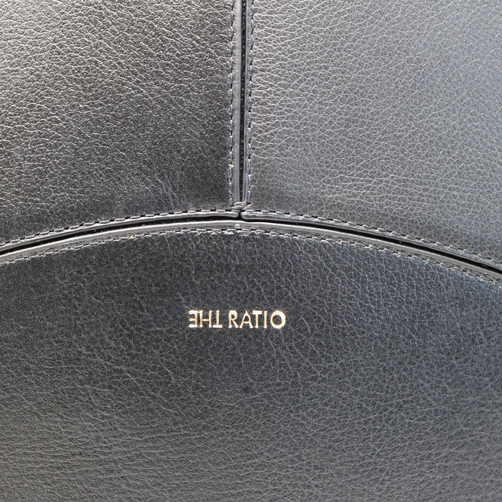 Pebble Leather Black - ABUNDANCE