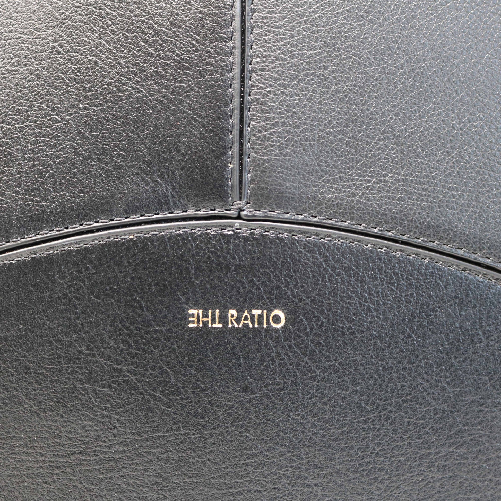 Pebble Leather Black - ABUNDANCE